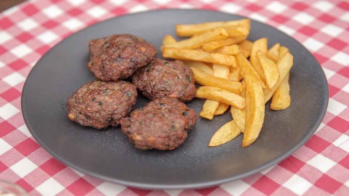 Ev Köftesi (Pilav + Salata)