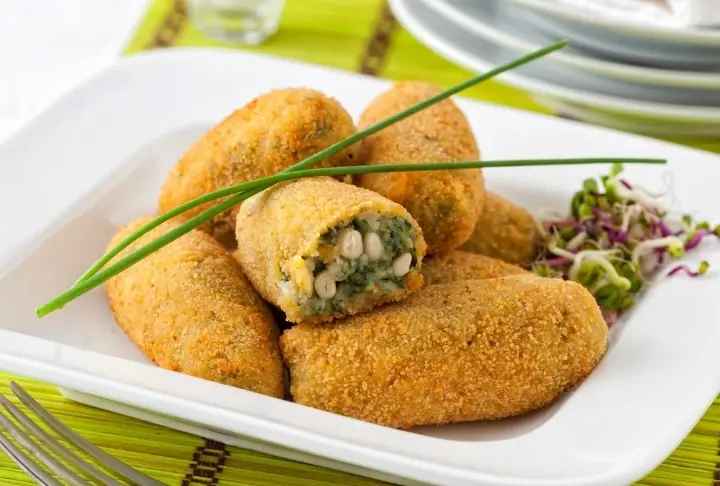 Kadınbudu Köfte (Püre + Salata)