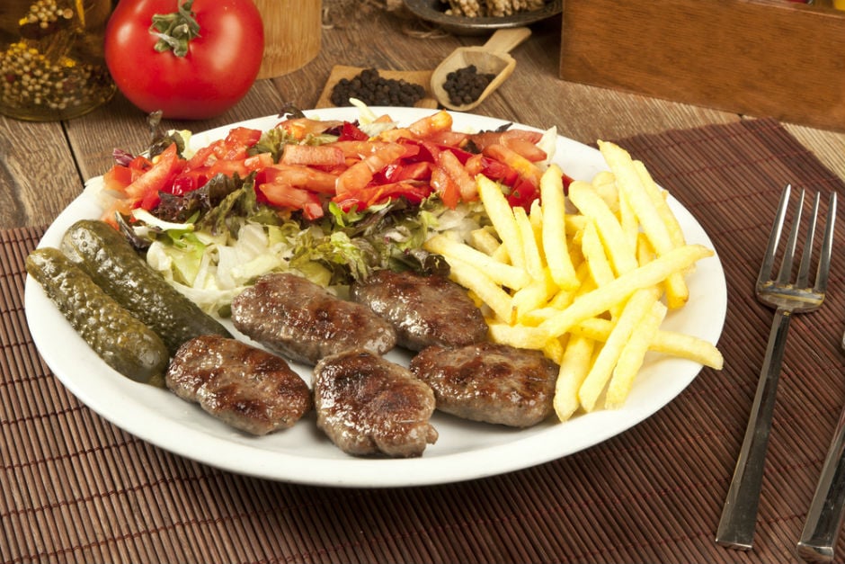 Karışık Köfte Tabağı (Pilav + Salata)