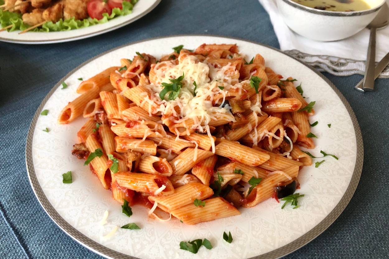 Domates Kaşar Soslu Penne