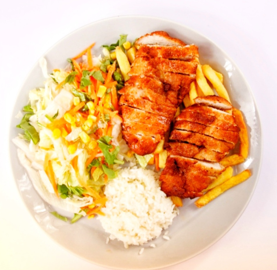 Tavuk Şinitzel Garnitür (Pilav + Salata)