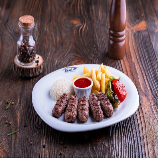 Izgara Köfte (Penne + Salata)